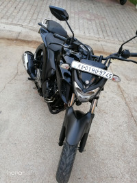 Black Yamaha FZ25