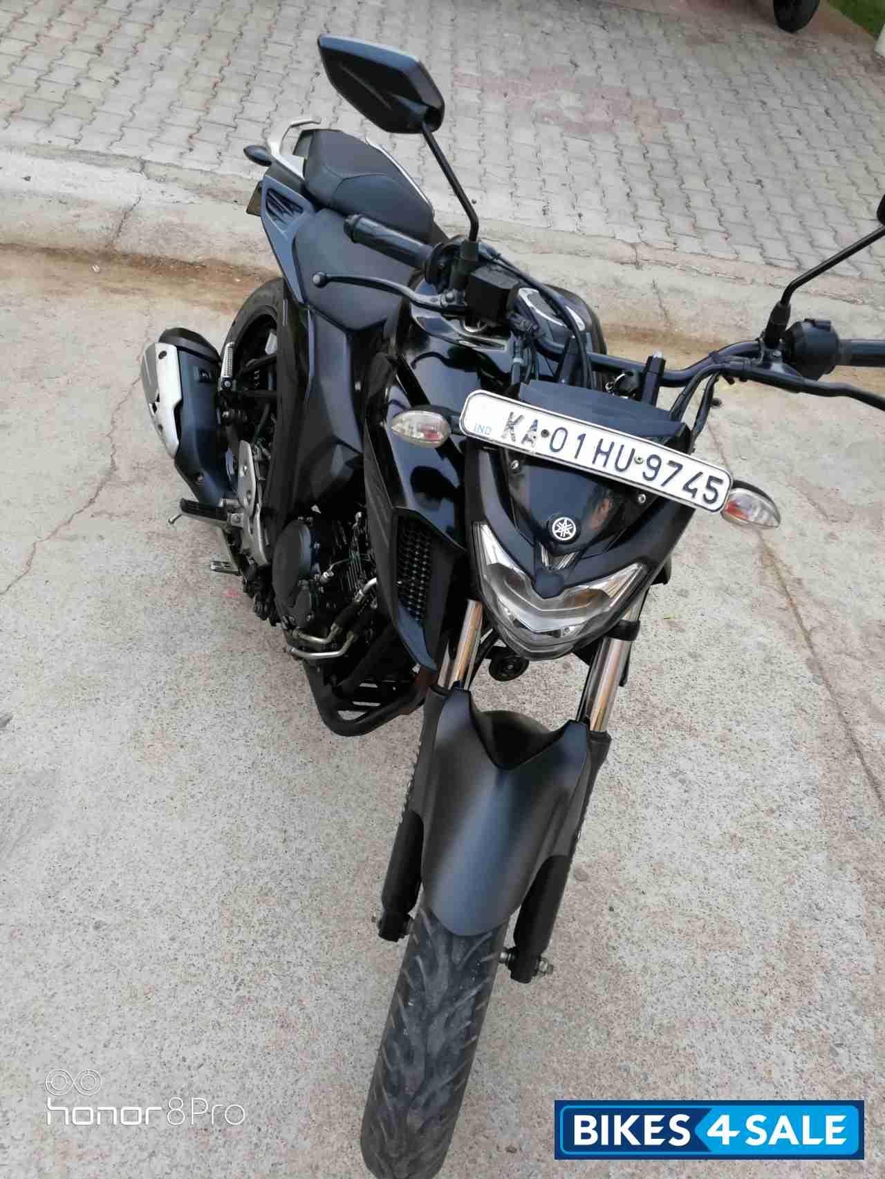 Black Yamaha FZ25