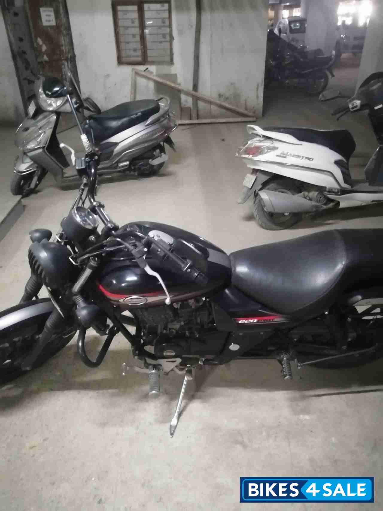 Bajaj Avenger Street 220