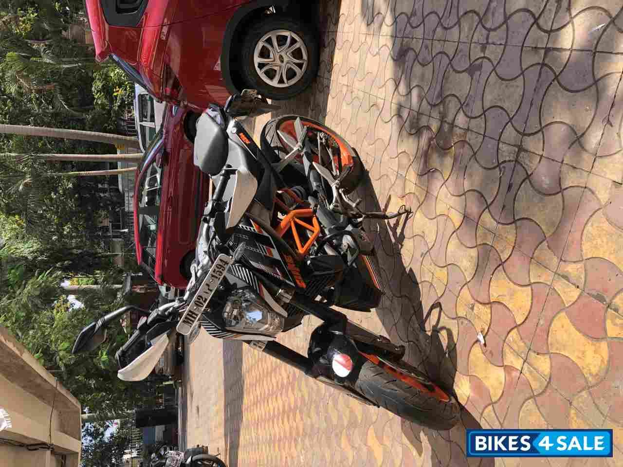 Black KTM Duke 390