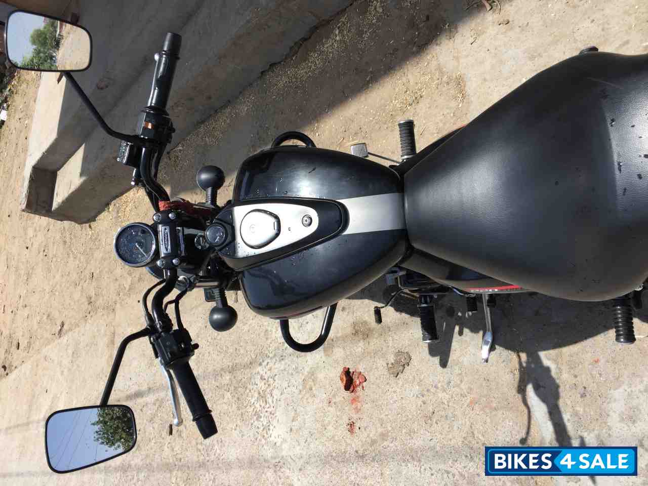 Black Bajaj Avenger Street 220