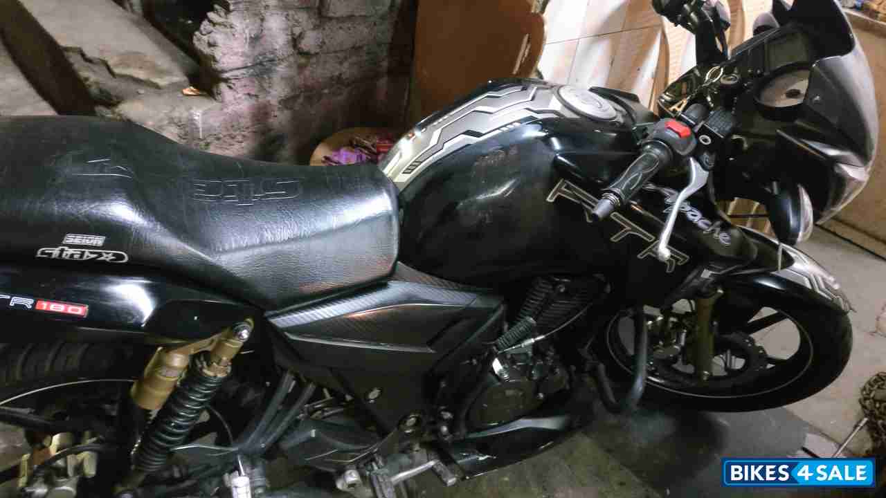 Black TVS Apache RTR 180