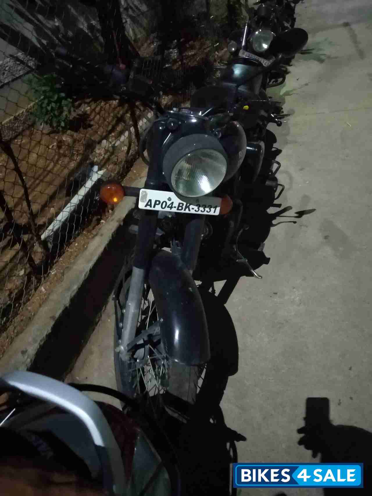 Royal Enfield Classic Stealth Black