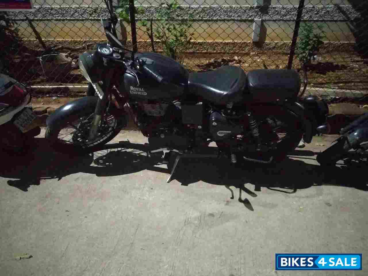 Royal Enfield Classic Stealth Black