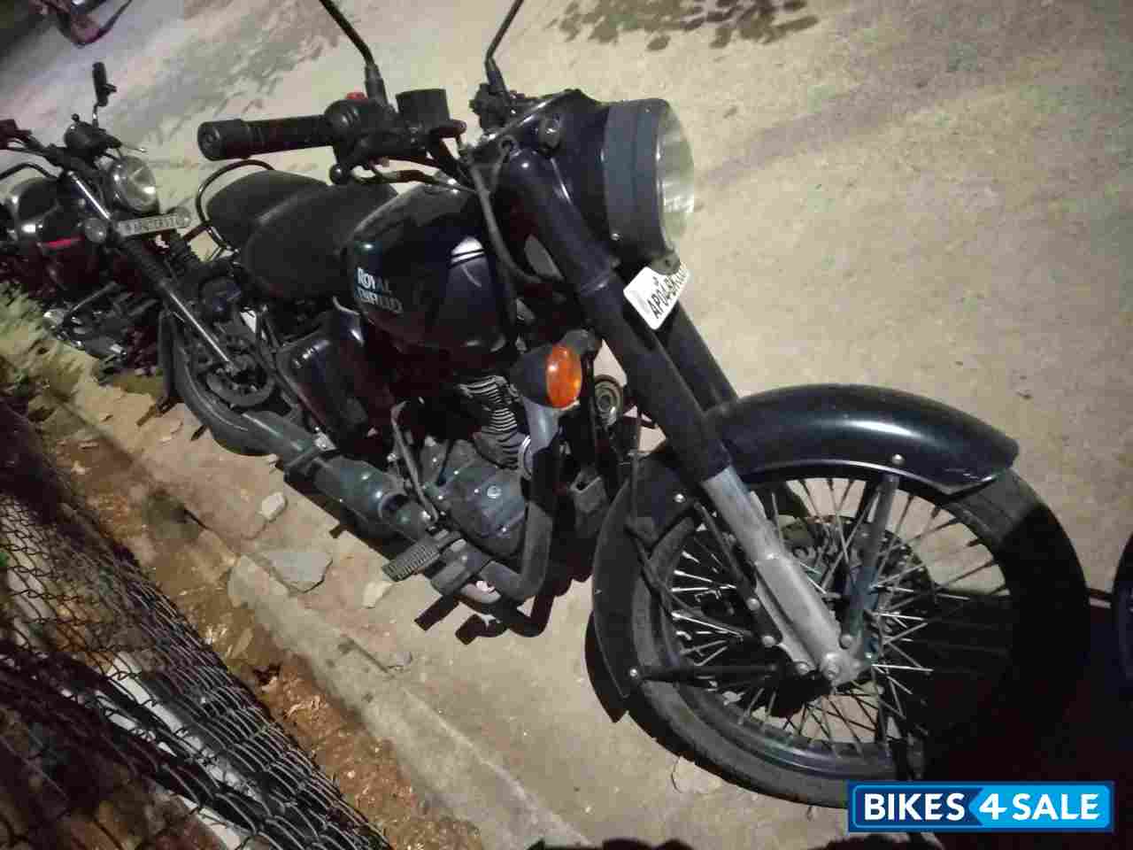 Royal Enfield Classic Stealth Black