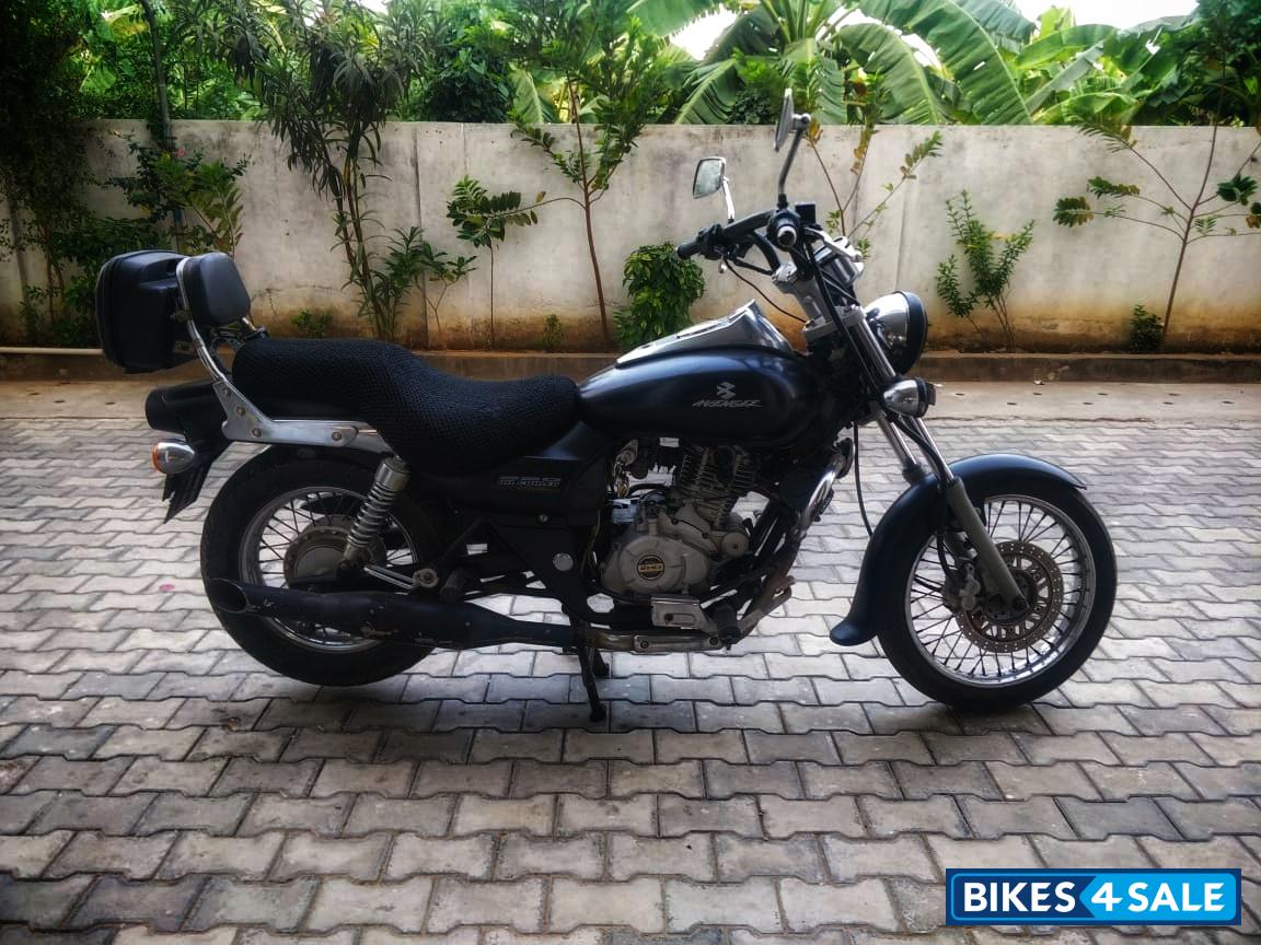 Bajaj Avenger 220 DTS-i