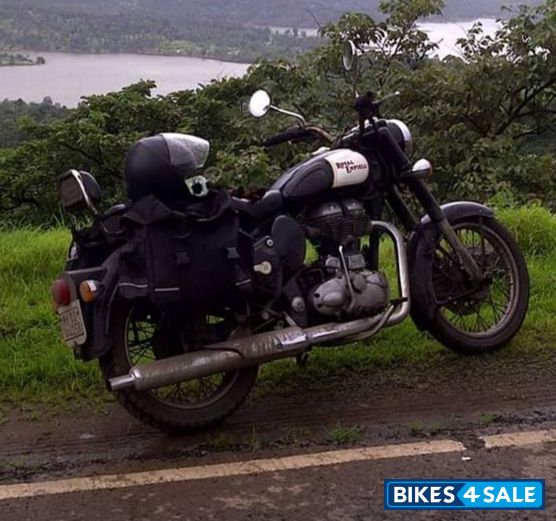 Black Royal Enfield Classic 500