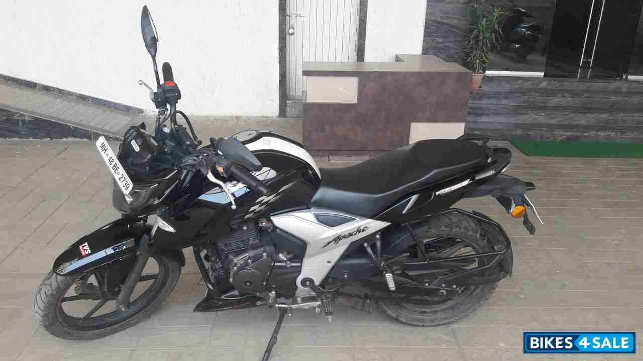 Black And White TVS Apache RTR 160 4V