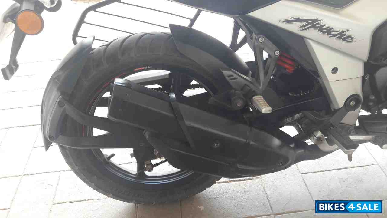 Black And White TVS Apache RTR 160 4V