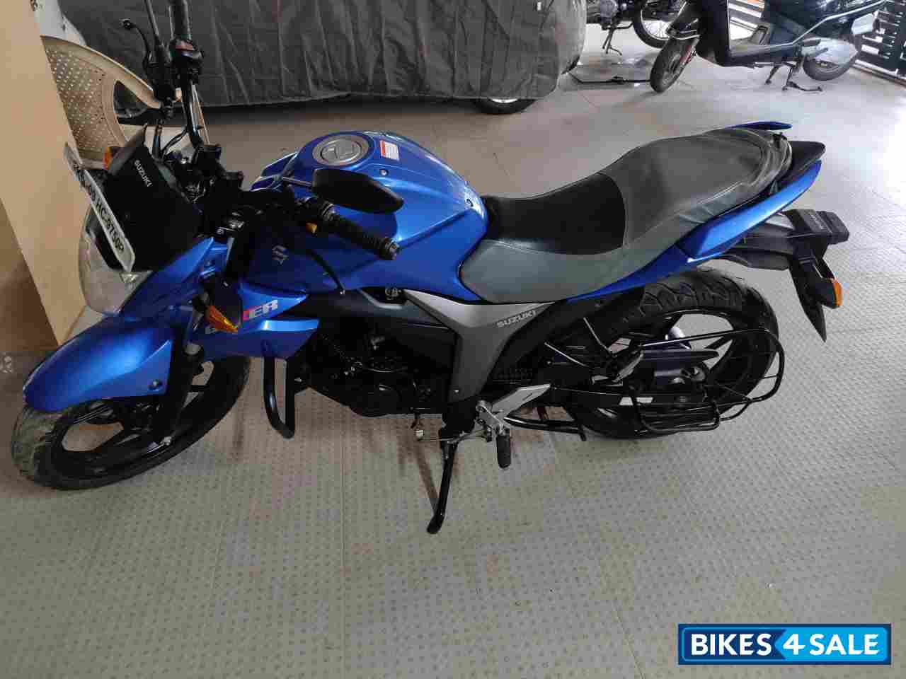 Blue Suzuki Gixxer 150