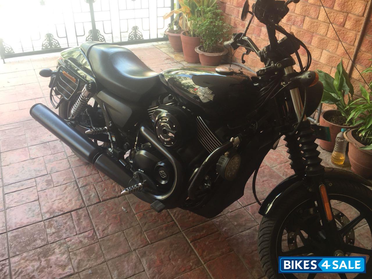 Black Harley Davidson Street 750