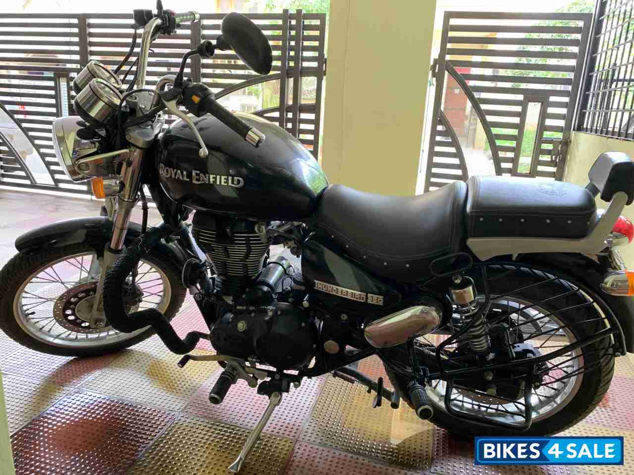 Black Royal Enfield Thunderbird 350 Black Royal Enfield Thunderbird 350