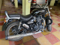 Black Royal Enfield Thunderbird 350