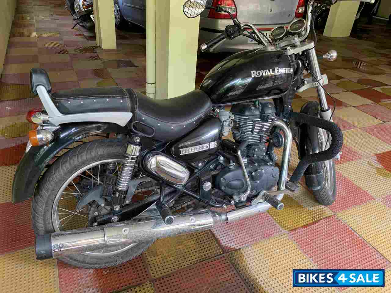 Black Royal Enfield Thunderbird 350 Black Royal Enfield Thunderbird 350