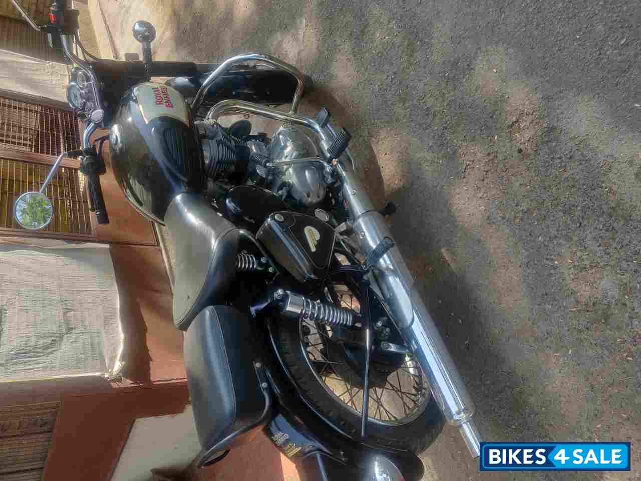 Black Royal Enfield Bullet 350 ES