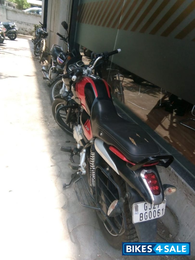 Bajaj V15