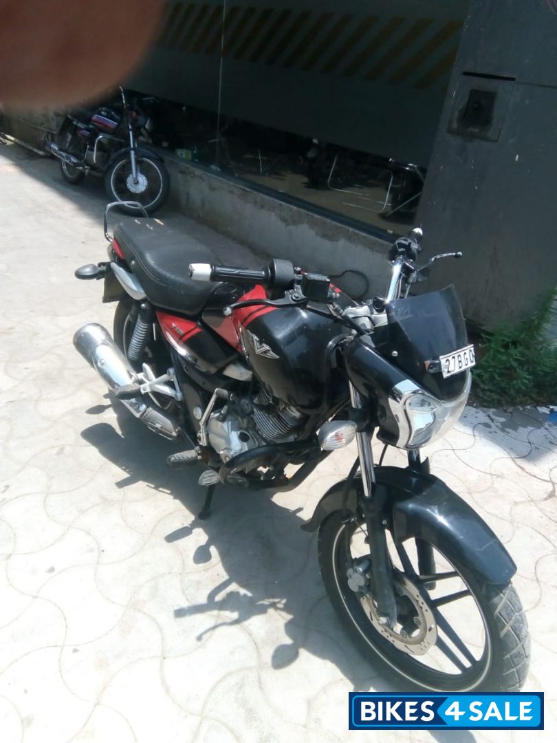 Bajaj V15