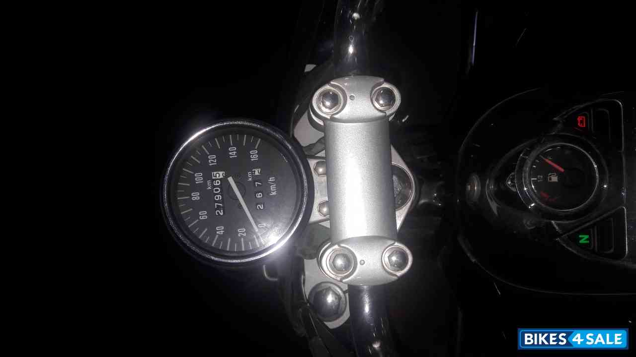 Black Bajaj Avenger 220 DTS-i Black Bajaj Avenger 220 DTS-i