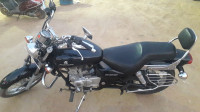 Black Bajaj Avenger 220 DTS-i