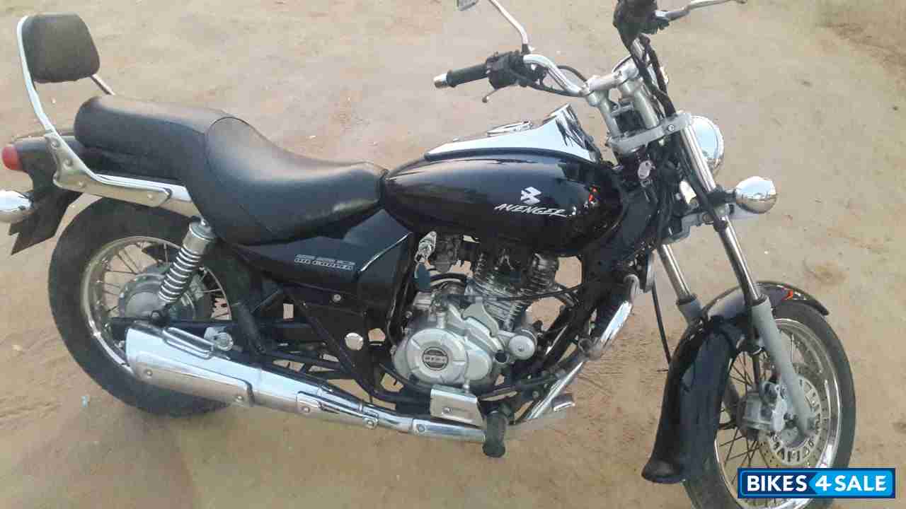 Black Bajaj Avenger 220 DTS-i Black Bajaj Avenger 220 DTS-i