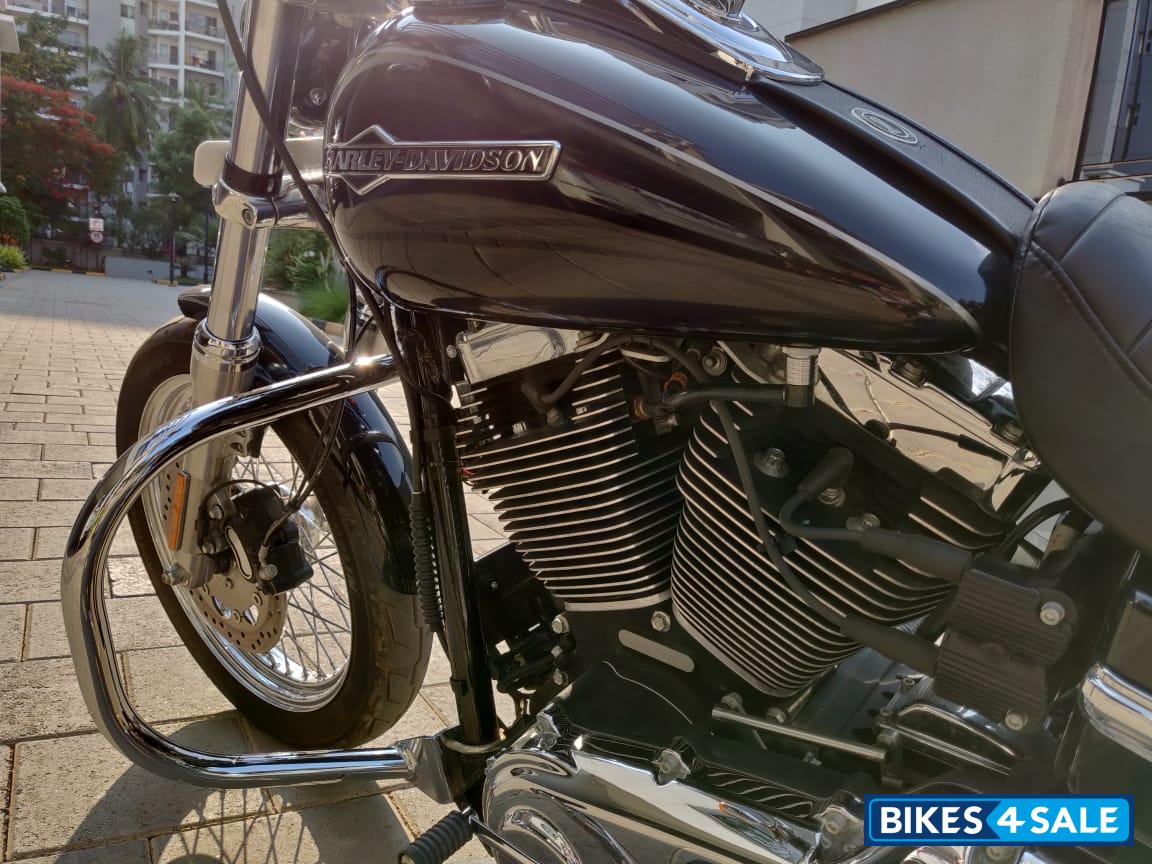 Black Harley Davidson Dyna FXDC Super Glide Custom