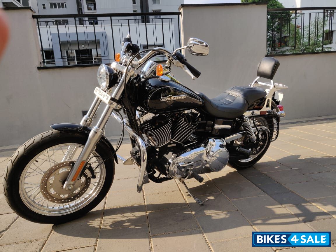 Black Harley Davidson Dyna FXDC Super Glide Custom