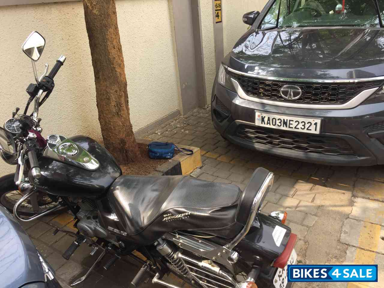 Bajaj Avenger 220 DTS-i