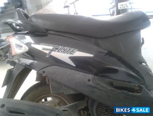Black Mahindra Flyte Black Mahindra Flyte