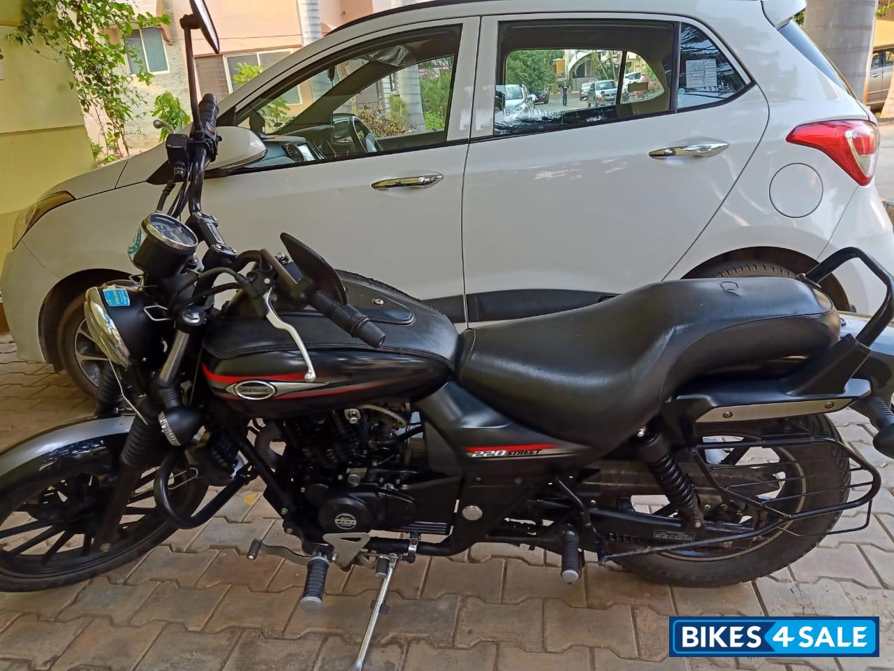 Bajaj Avenger Street 220