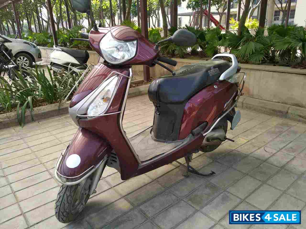 Maroon Honda Aviator