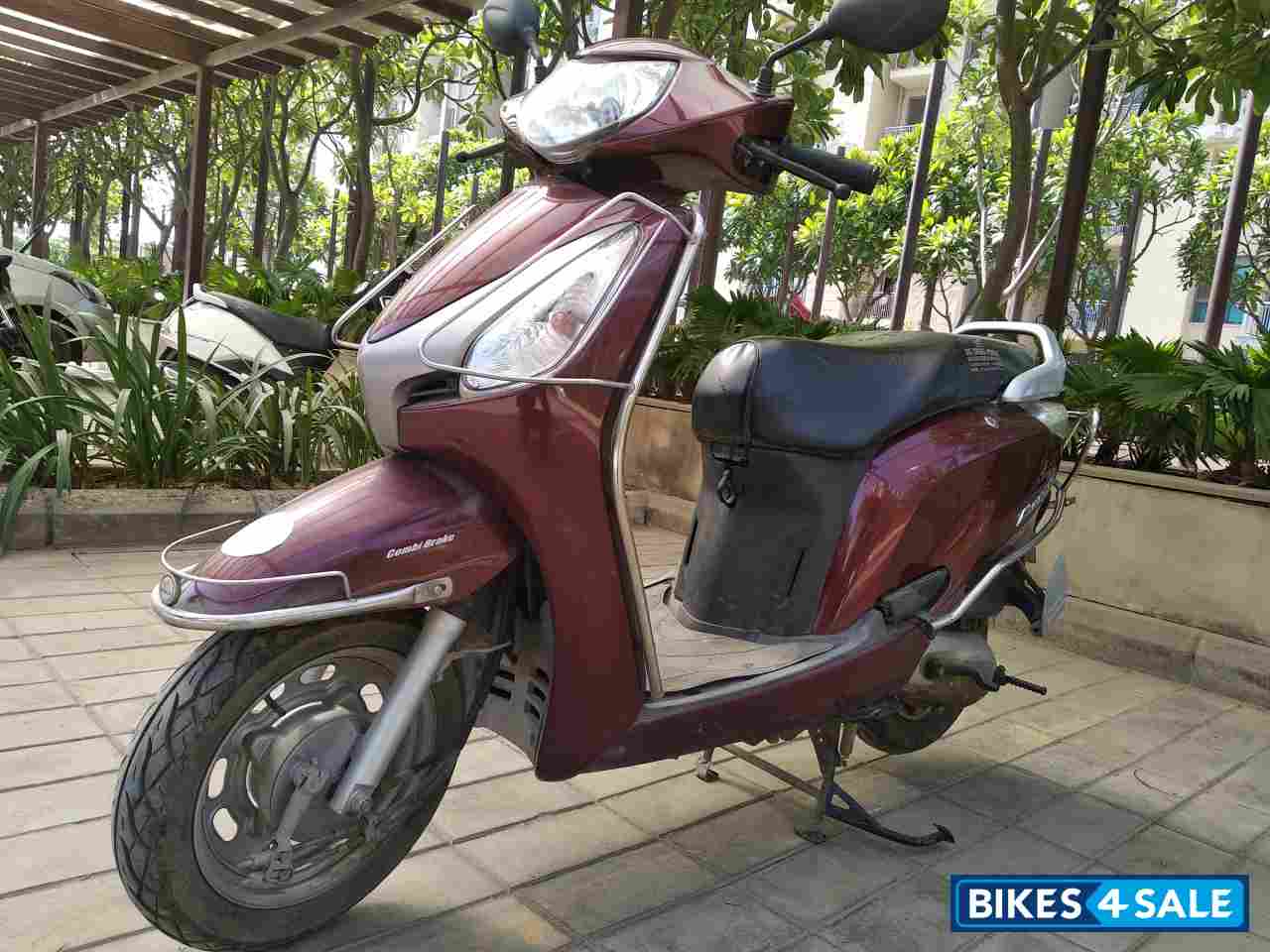 Maroon Honda Aviator