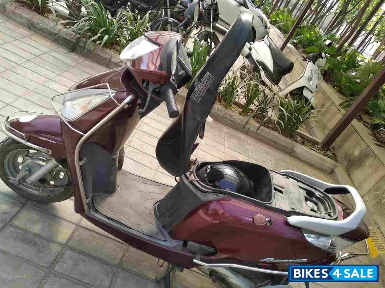 Maroon Honda Aviator