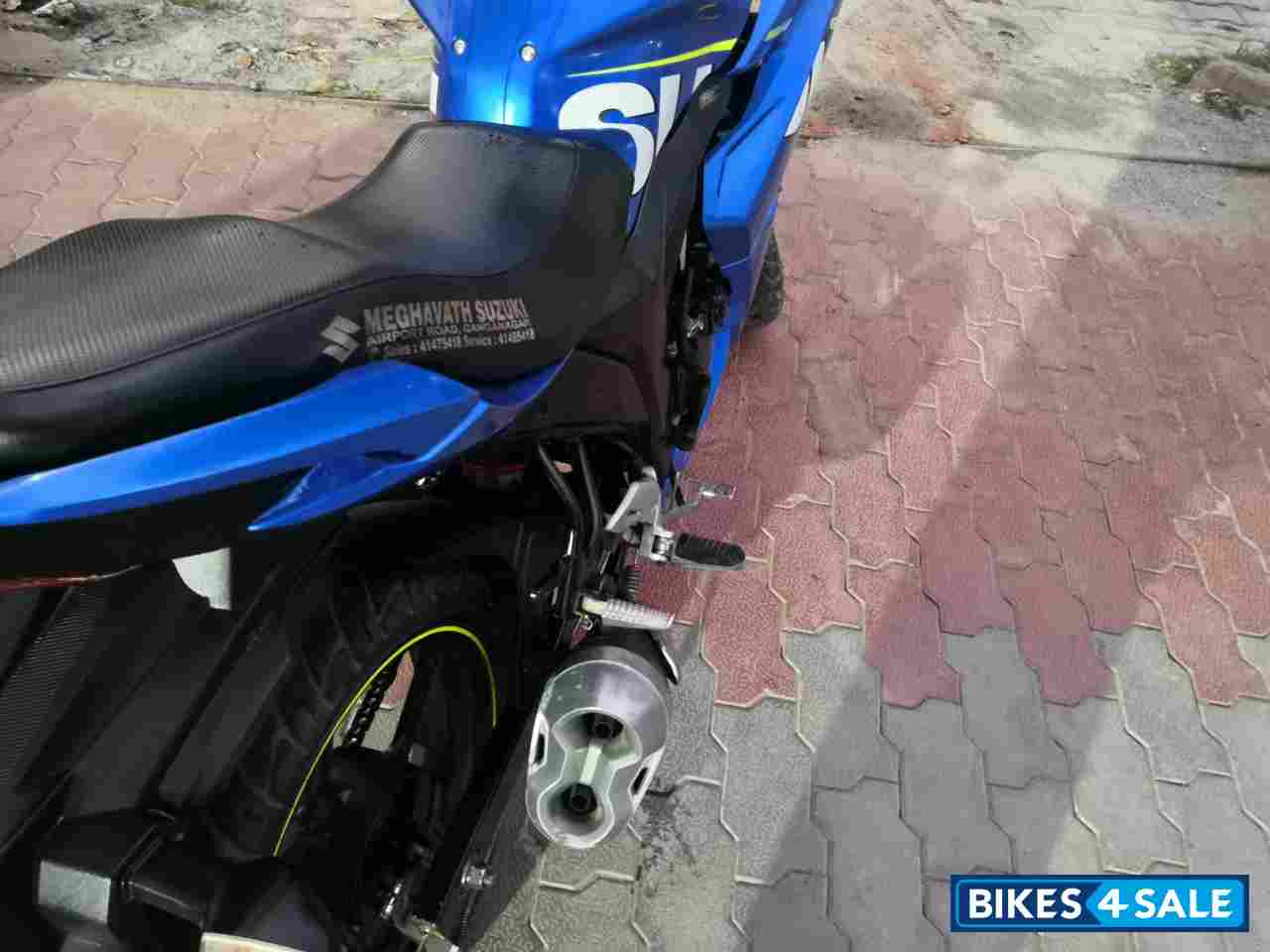 Blue Suzuki Gixxer SF