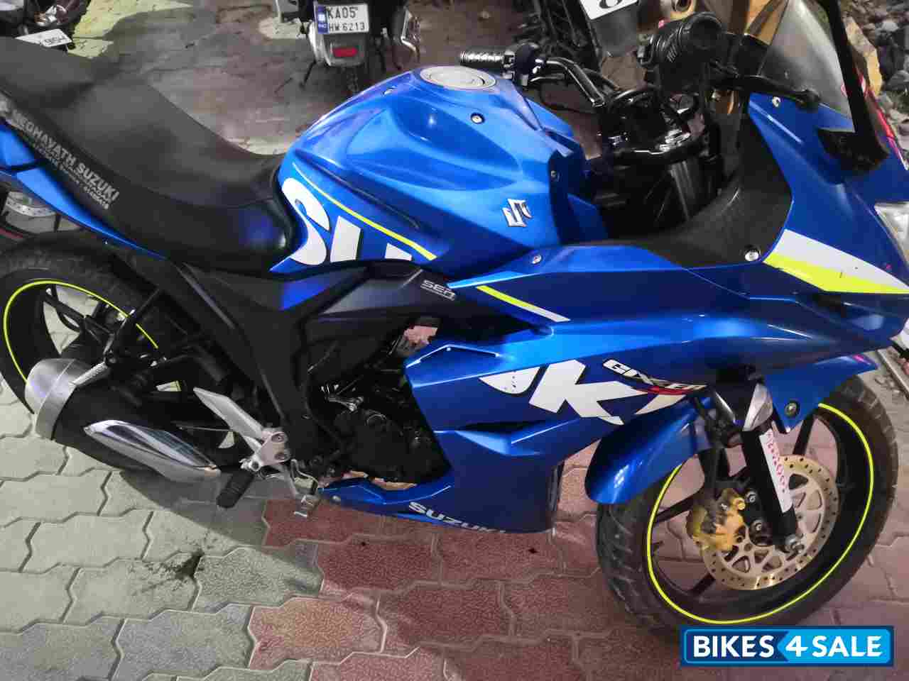 Blue Suzuki Gixxer SF