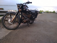 Matt Black Royal Enfield Bullet Standard 350