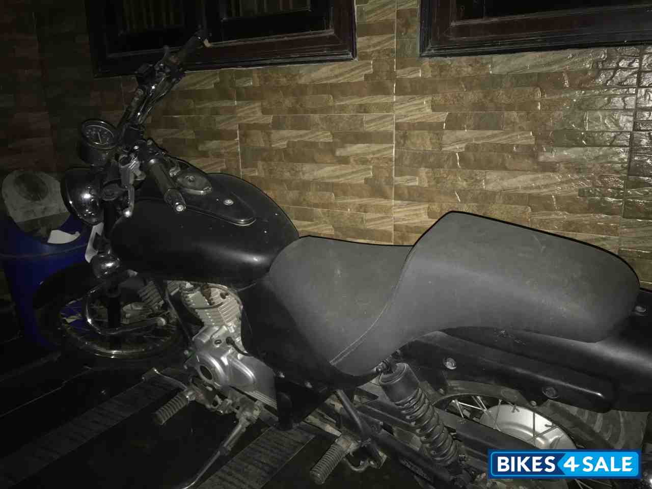 Bajaj Avenger 220 DTS-i