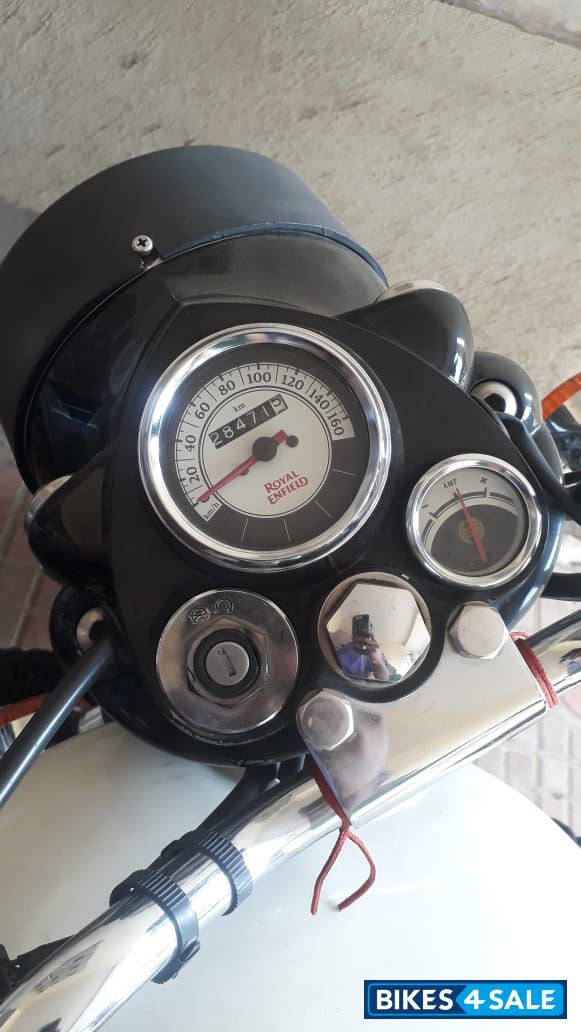 White Royal Enfield Classic 350