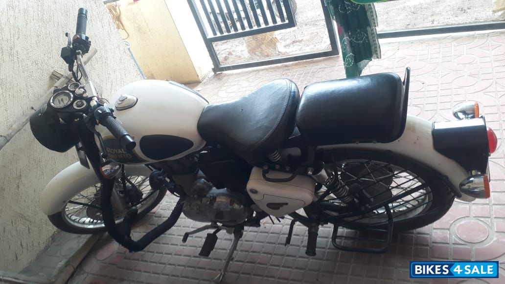 White Royal Enfield Classic 350 White Royal Enfield Classic 350