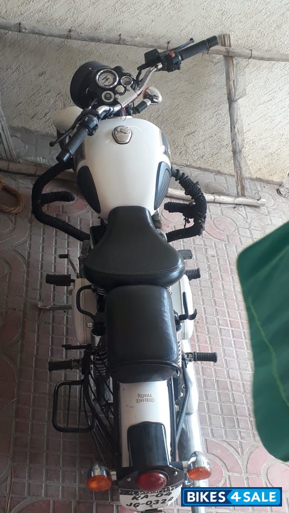White Royal Enfield Classic 350 White Royal Enfield Classic 350