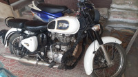 White Royal Enfield Classic 350