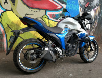 White/blue Suzuki Gixxer 150