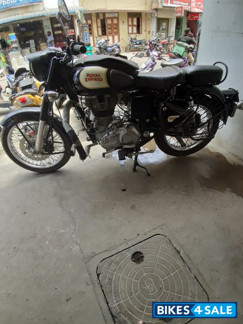 Black Royal Enfield Classic 350