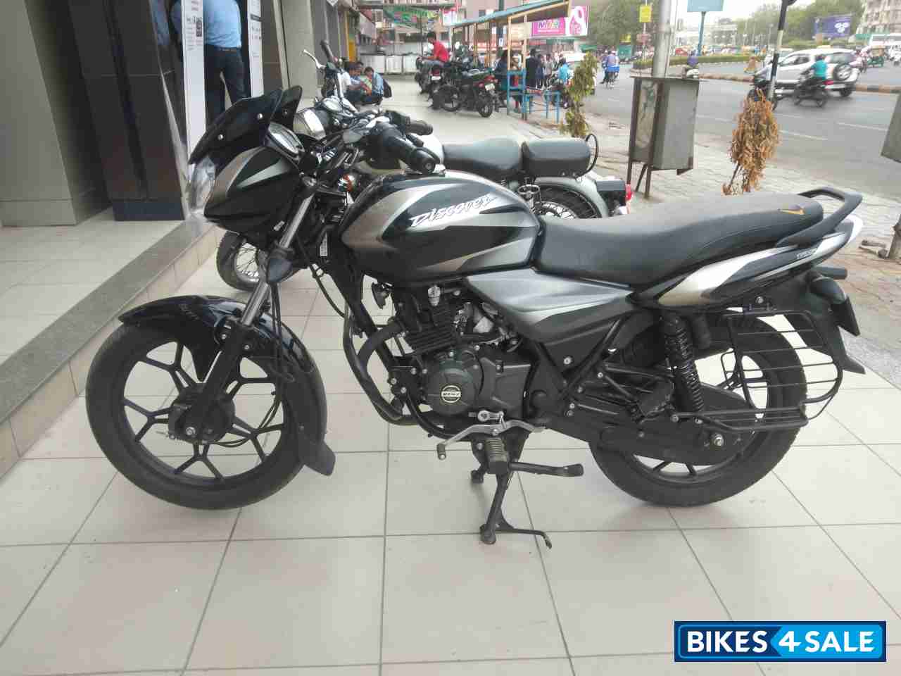 Bajaj Discover 125 ST