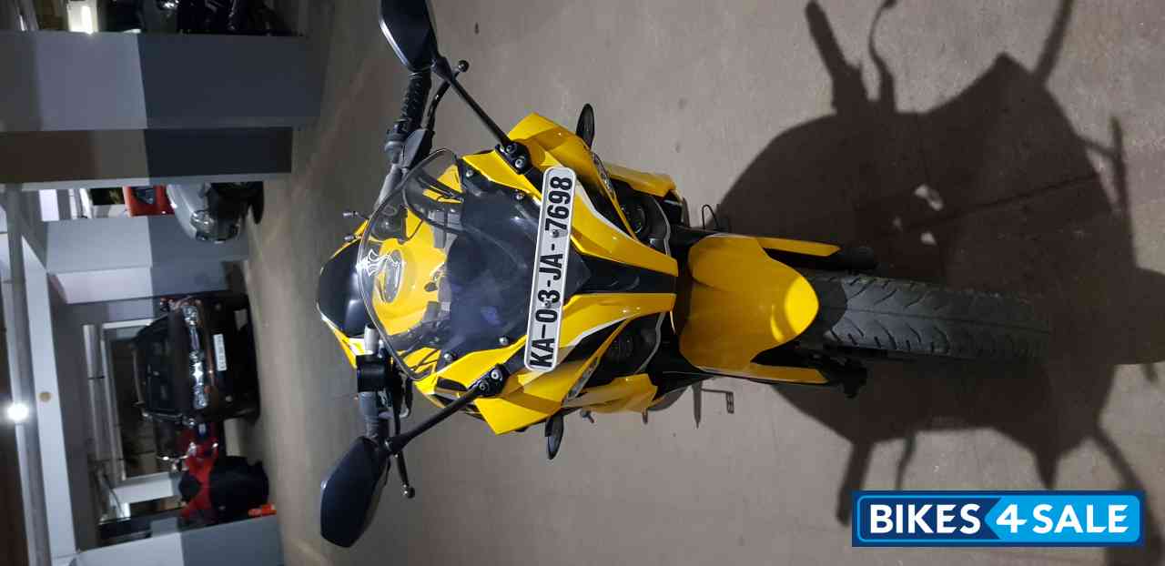Bajaj Pulsar RS 200 ABS
