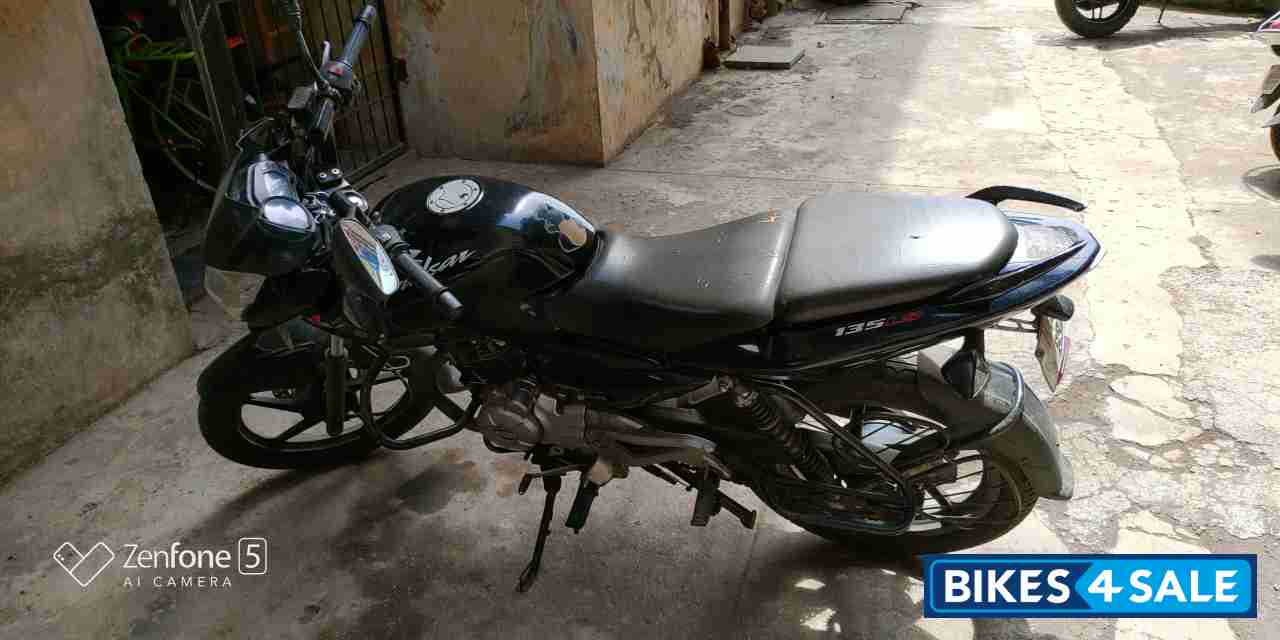 Black Bajaj Pulsar 135LS