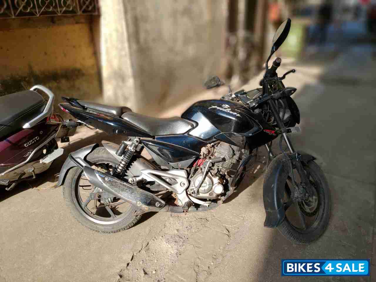 Black Bajaj Pulsar 135LS