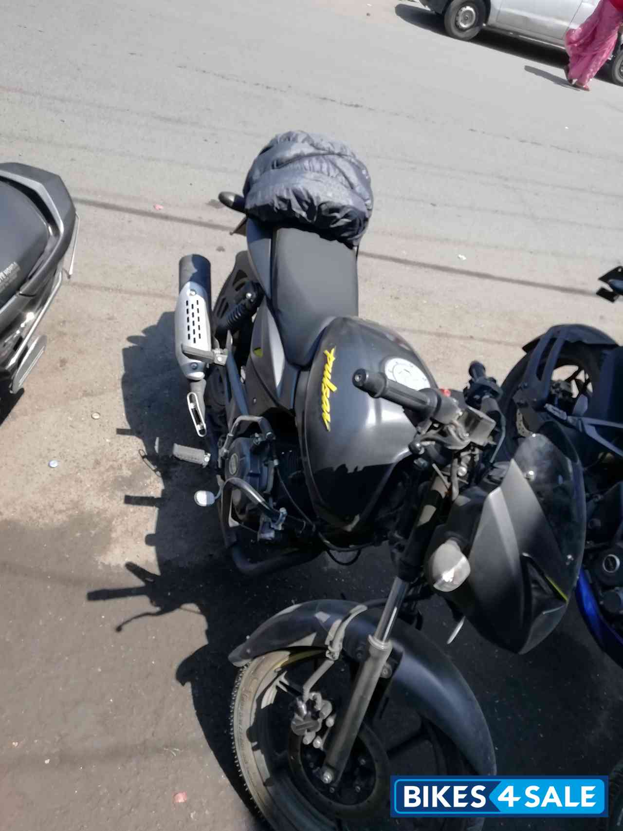 Bajaj Pulsar 150 Neon