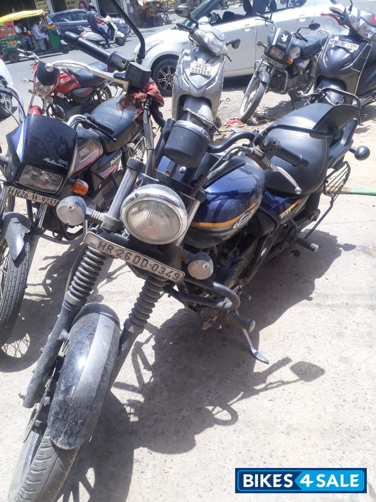 Blue Bajaj Avenger Street 150