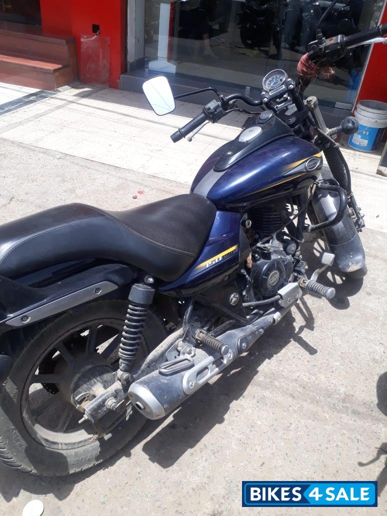 Blue Bajaj Avenger Street 150