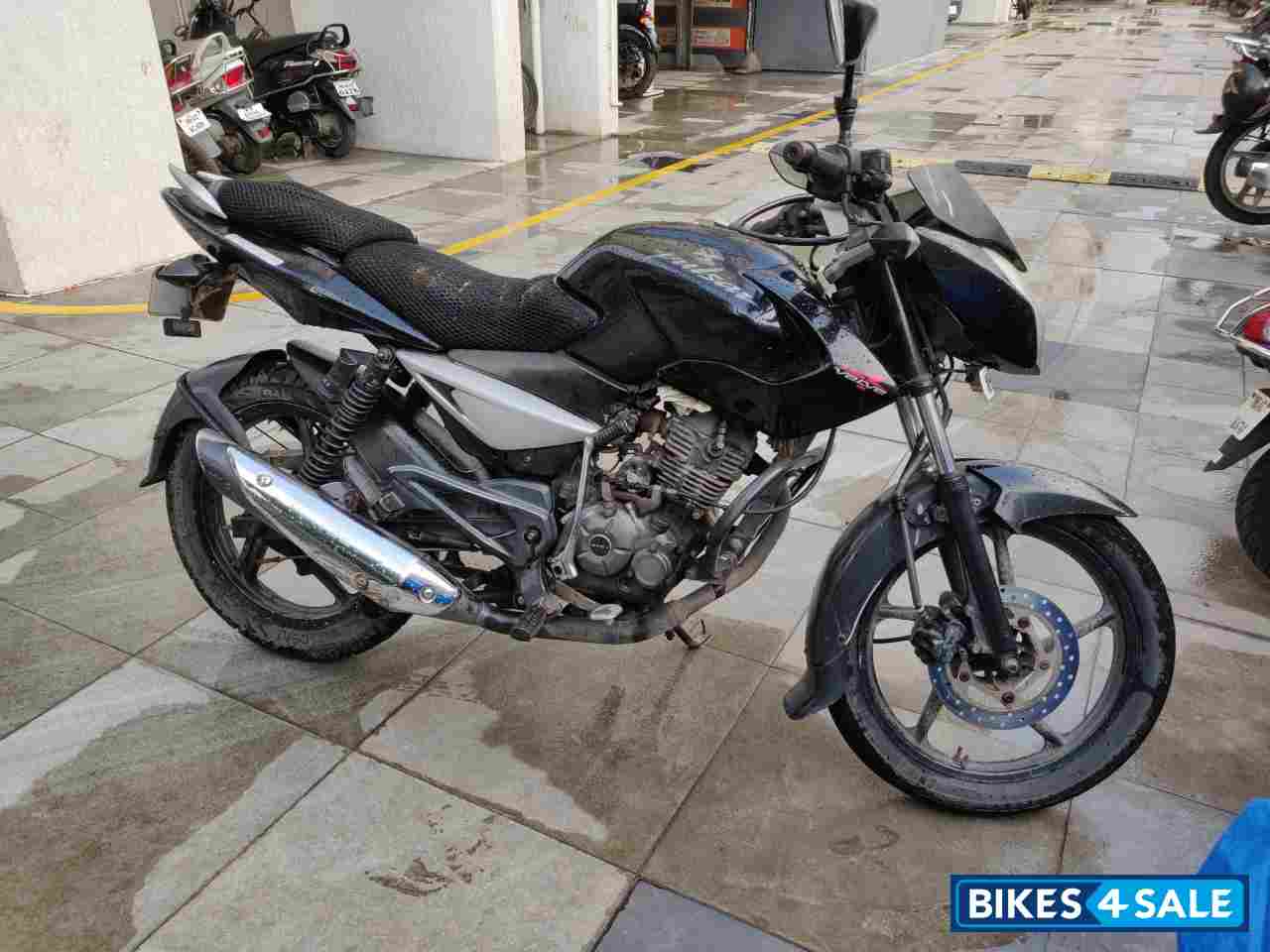 Black Bajaj Pulsar 135LS